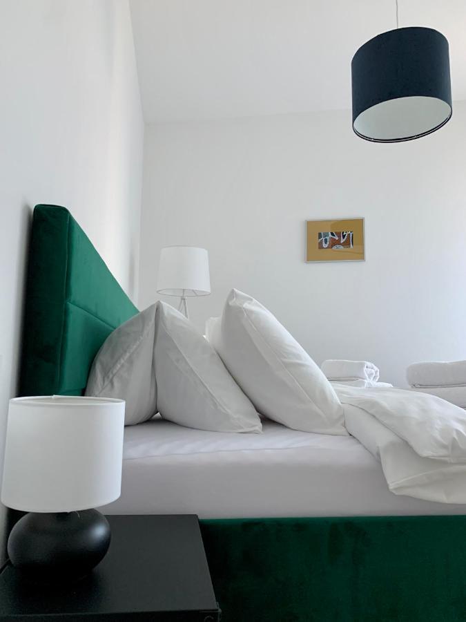 Apartment Ap-art-man 08