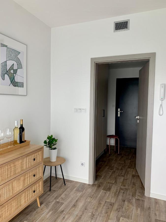 Apartment Ap-art-man 08 *